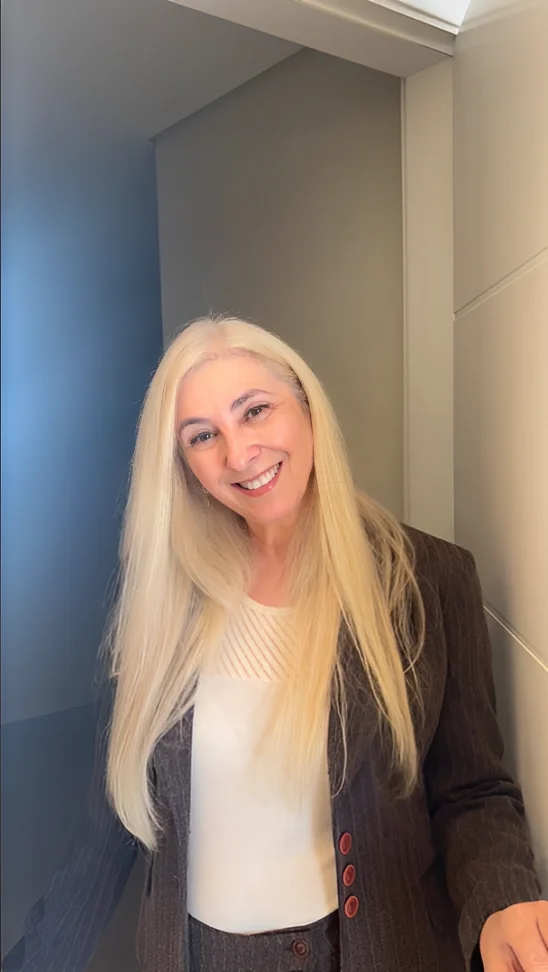 Ana Paula apresenta apartamento completo da Art Closet